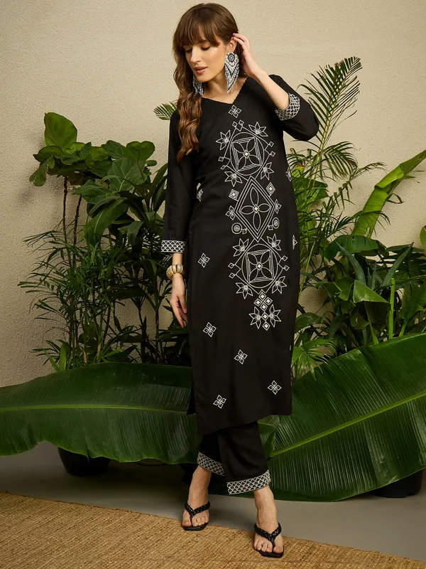 Black_Embroidered_Viscose_Rayon_Kurta_Trouser_Set