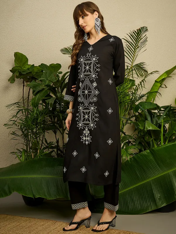 Black_Embroidered_Viscose_Rayon_Kurta_Trouser_Set