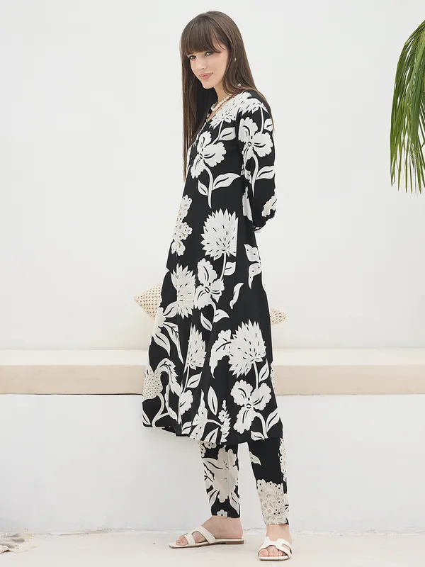 Black_Printed_Viscose_Rayon_Kurta_Trouser_Set