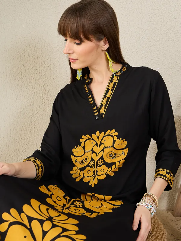 Black_Printed_Viscose_Rayon_Kurta_Trouser_Set