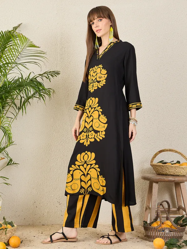Black_Printed_Viscose_Rayon_Kurta_Trouser_Set