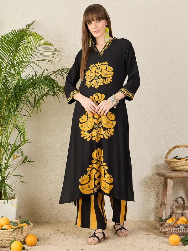 Black_Printed_Viscose_Rayon_Kurta_Trouser_Set
