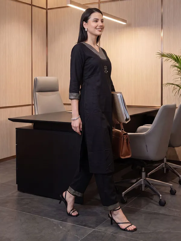 Black_Printed_Viscose_Rayon_Kurta_Trouser_Set