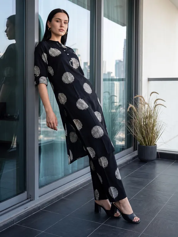 Black_Printed_Viscose_Rayon_Kurta_Trouser_Set