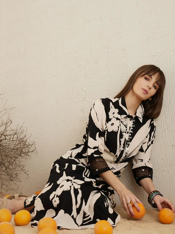 Black_Embroidered_Viscose_Rayon_Kurta_Trouser_Set