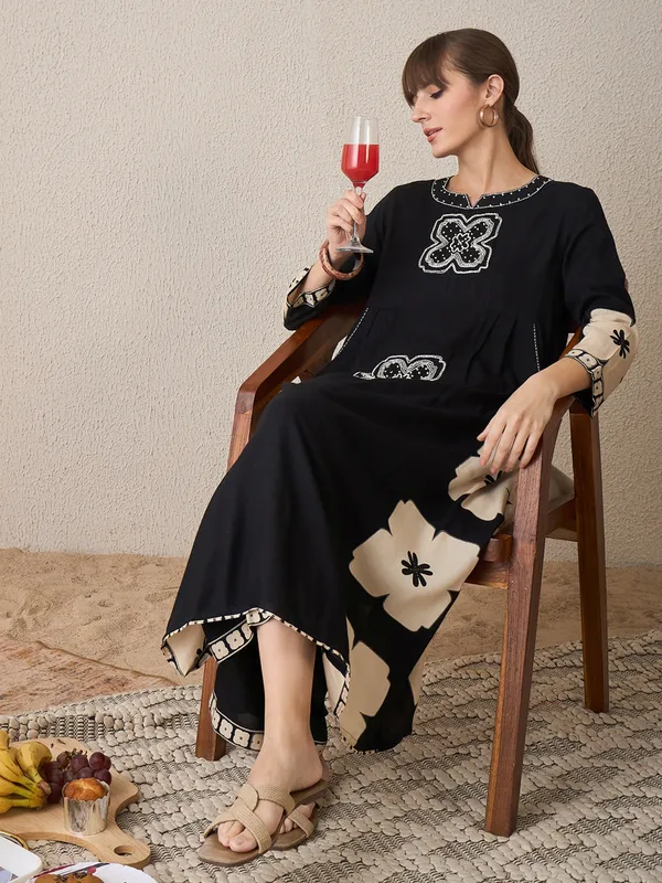 Black_Embroidered_Viscose_Rayon_Kurta_Trouser_Set