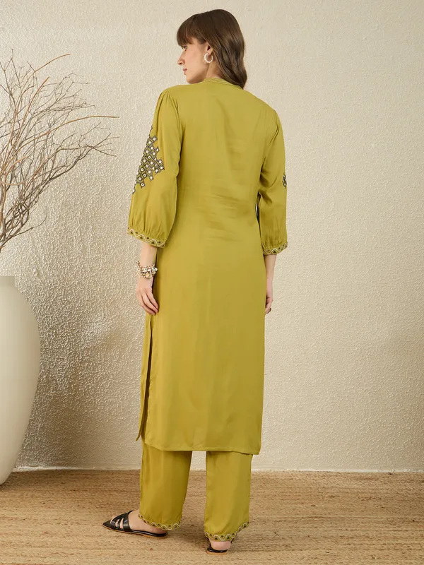 Green_Rayon_Straight_Kurta_with_Trousers