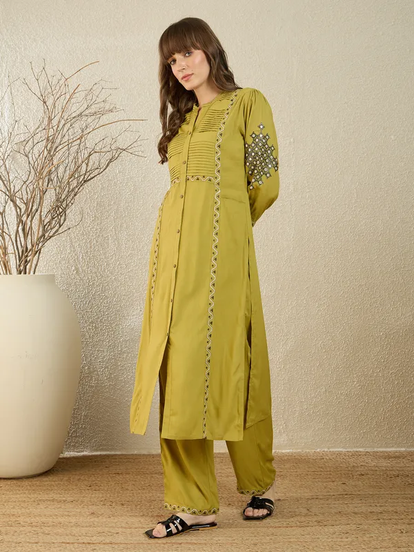 Green_Rayon_Straight_Kurta_with_Trousers