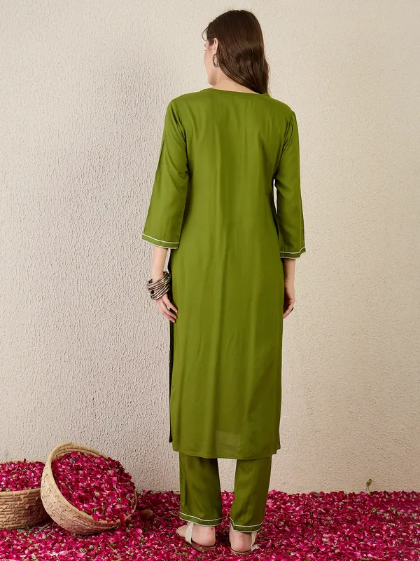 Green_Embroidered_Viscose_Rayon_Kurta_Trouser_Set