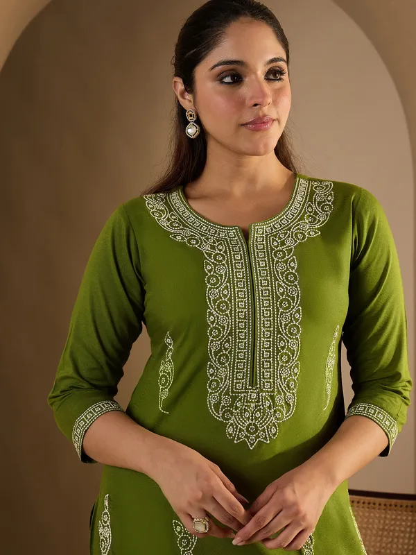 Green_Embroidered_Viscose_Rayon_Kurta_Trouser_Set