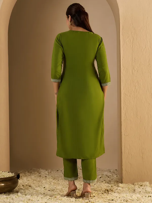 Green_Embroidered_Viscose_Rayon_Kurta_Trouser_Set