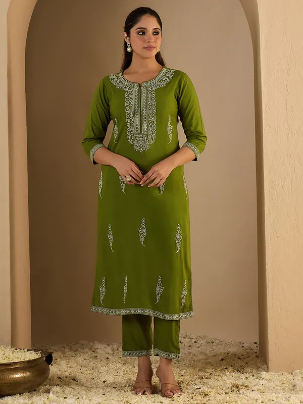 Green_Embroidered_Viscose_Rayon_Kurta_Trouser_Set