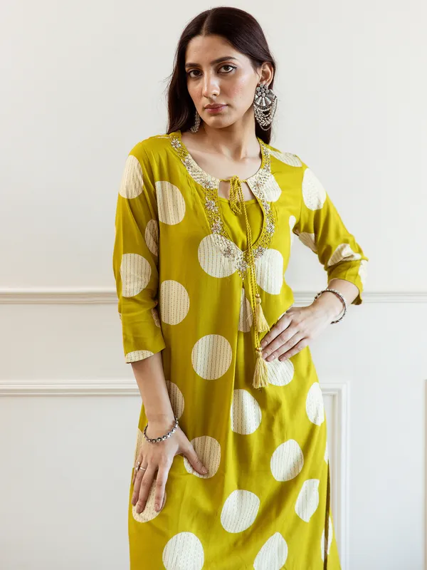 Green_Embroidered_Viscose_Rayon_Kurta_Trouser_Set
