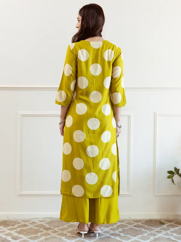 Green_Embroidered_Viscose_Rayon_Kurta_Trouser_Set