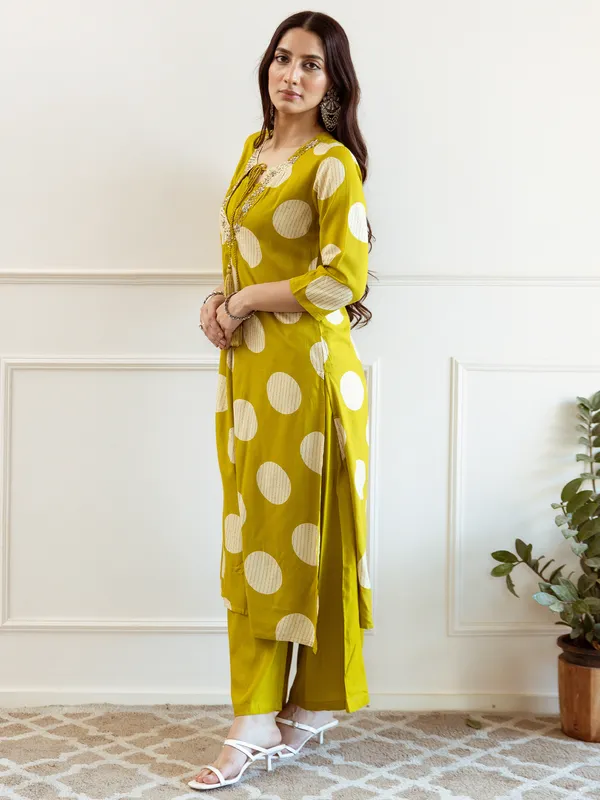 Green_Embroidered_Viscose_Rayon_Kurta_Trouser_Set