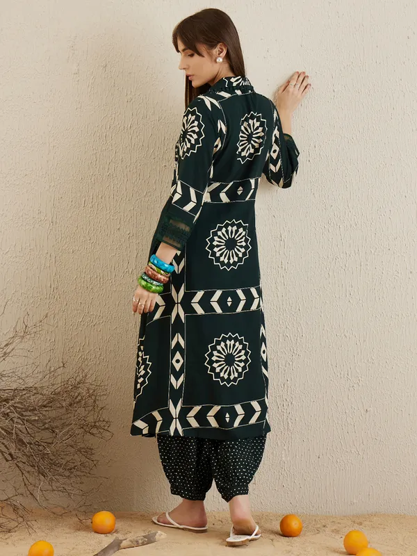 Green_Embroidered_Viscose_Rayon_Kurta_Trouser_Set