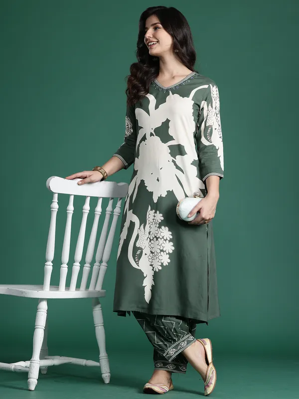 Green_Printed_Viscose_Rayon_Kurta_Trouser_Set