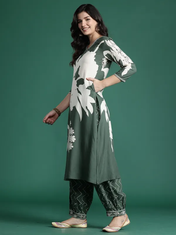 Green_Printed_Viscose_Rayon_Kurta_Trouser_Set