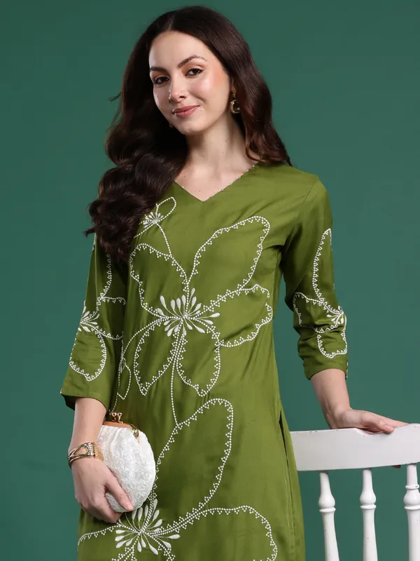 Green_Embroidered_Viscose_Rayon_Kurta_Trouser_Set