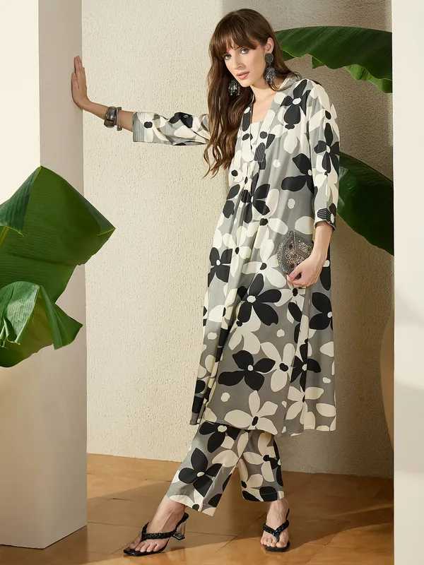 Grey_Printed_Viscose_Rayon_Kurta_Trouser_Set