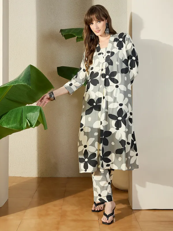 Grey_Printed_Viscose_Rayon_Kurta_Trouser_Set