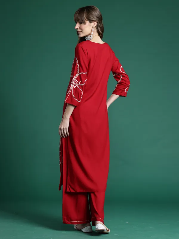 Maroon_Embroidered_Viscose_Rayon_Kurta_Trouser_Set