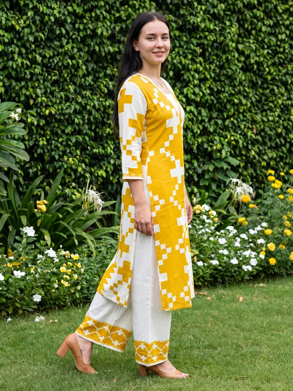 Multicolor_Printed_Viscose_Rayon_Kurta_Trouser_Set