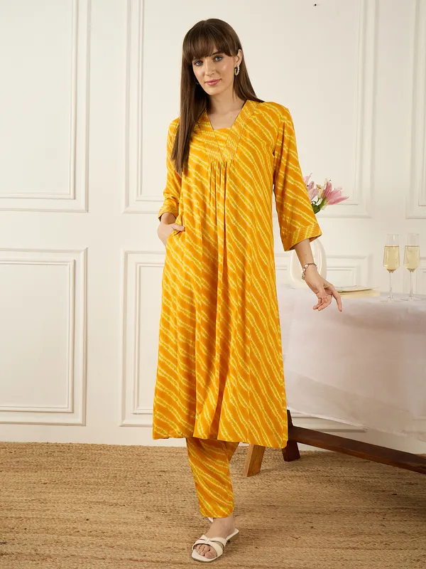 Mustard_Printed_Viscose_Rayon_Kurta_Trouser_Set