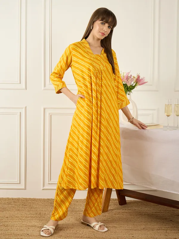 Mustard_Printed_Viscose_Rayon_Kurta_Trouser_Set
