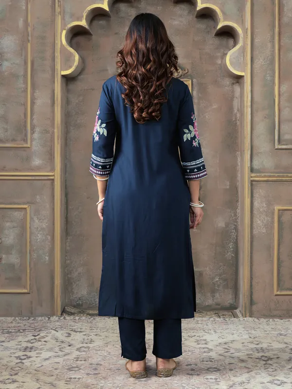 Navy_Blue_Embroidered_Silk_Kurta_Trouser_Set