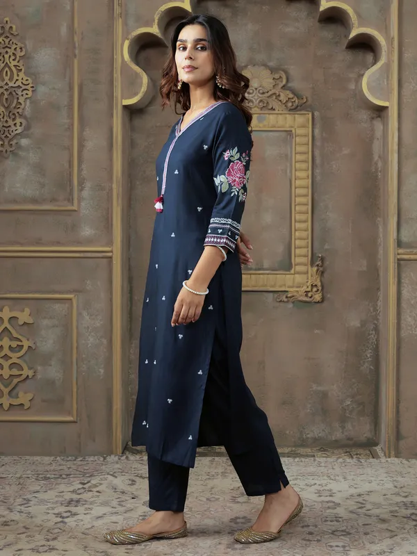Navy_Blue_Embroidered_Silk_Kurta_Trouser_Set