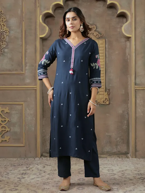 Navy_Blue_Embroidered_Silk_Kurta_Trouser_Set