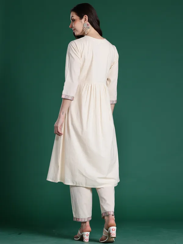 Off_White_Embroidered_Viscose_Rayon_Kurta_Trouser_Set