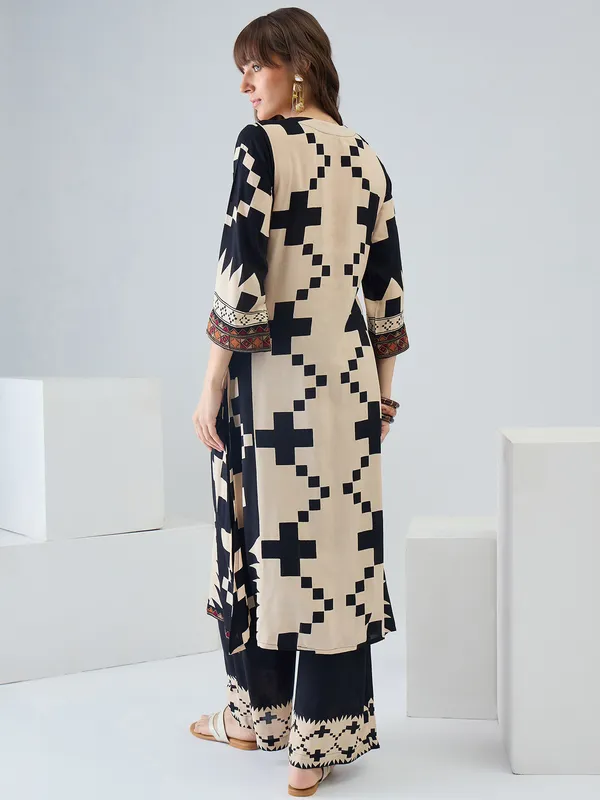 Off_White_Printed_Viscose_Rayon_Kurta_Trouser_Set