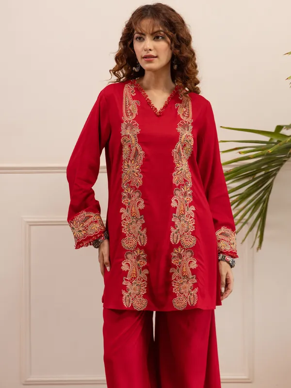 Red_Embroidered_Viscose_Rayon_Kurta_Trouser_Set