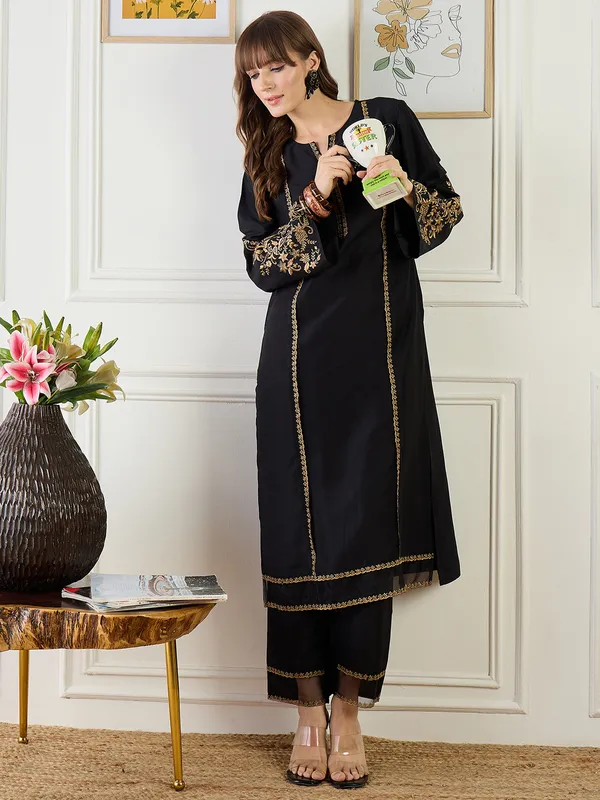 Black_Embroidered_Silk_Kurta_Trouser_Set