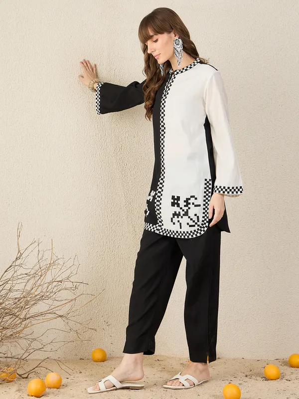 Black_Printed_Silk_Kurta_Trouser_Set