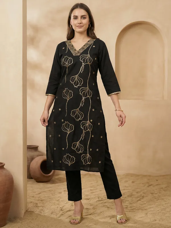 Black_Printed_Silk_Kurta_Trouser_Set