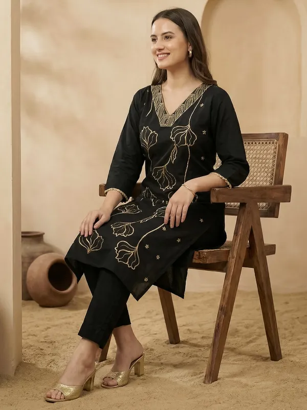 Black_Printed_Silk_Kurta_Trouser_Set