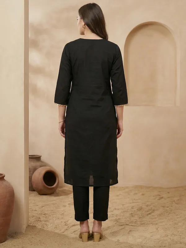 Black_Printed_Silk_Kurta_Trouser_Set
