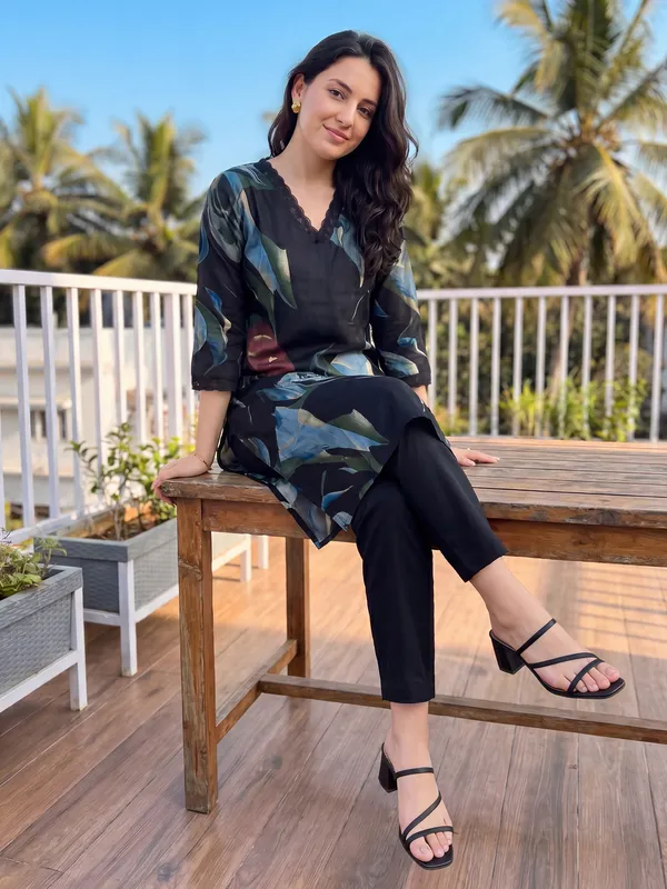 Black_Printed_Silk_Kurta_Trouser_Set