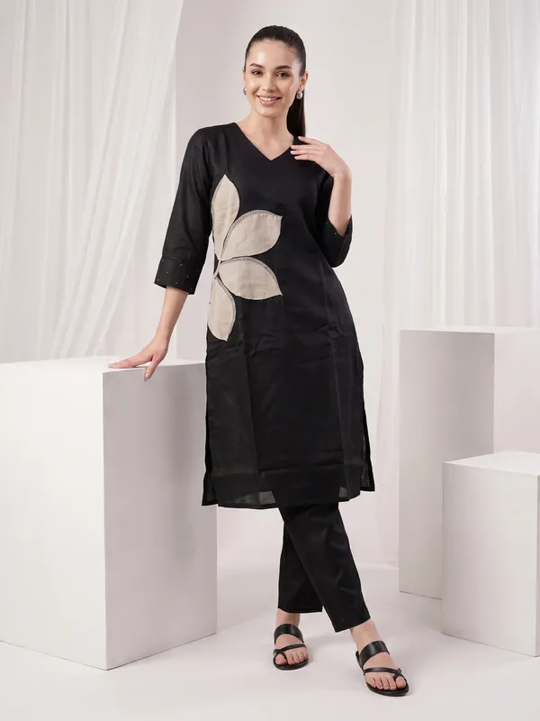 Black_Printed_Silk_Kurta_Trouser_Set