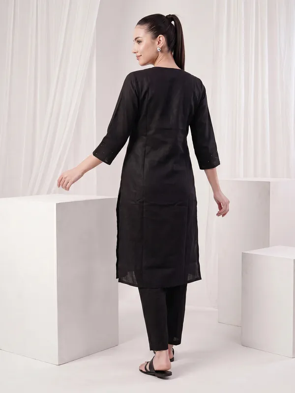 Black_Printed_Silk_Kurta_Trouser_Set