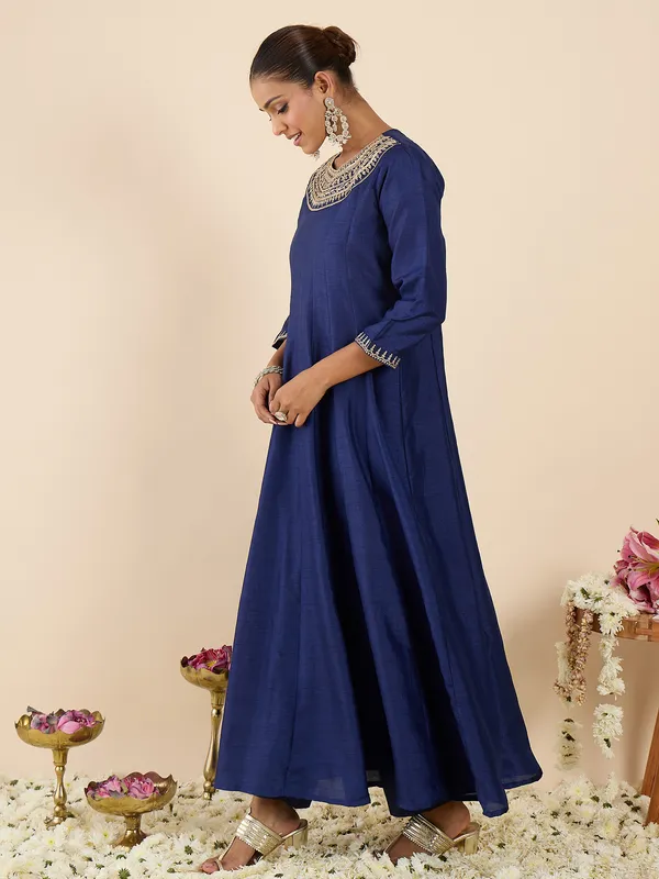 Blue_Embroidered_Silk_Kurta_Trouser_Set