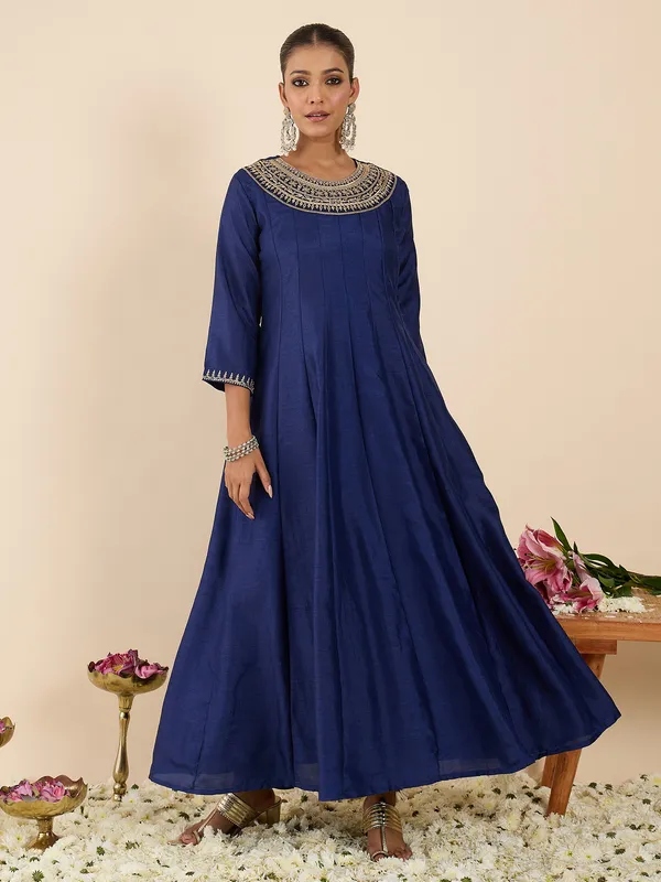 Blue_Embroidered_Silk_Kurta_Trouser_Set