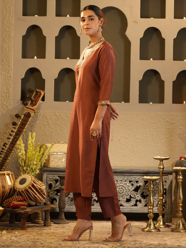 Brown_Embroidered_Silk_Kurta_Trouser_Set