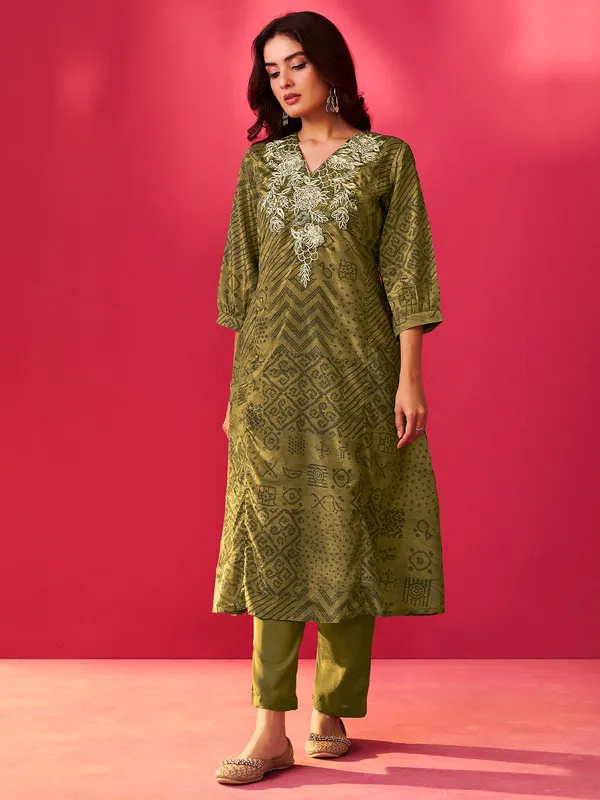 Green_Embroidered_Chinon_Kurta_Trouser_Set