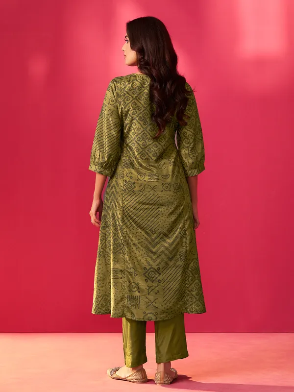 Green_Embroidered_Chinon_Kurta_Trouser_Set