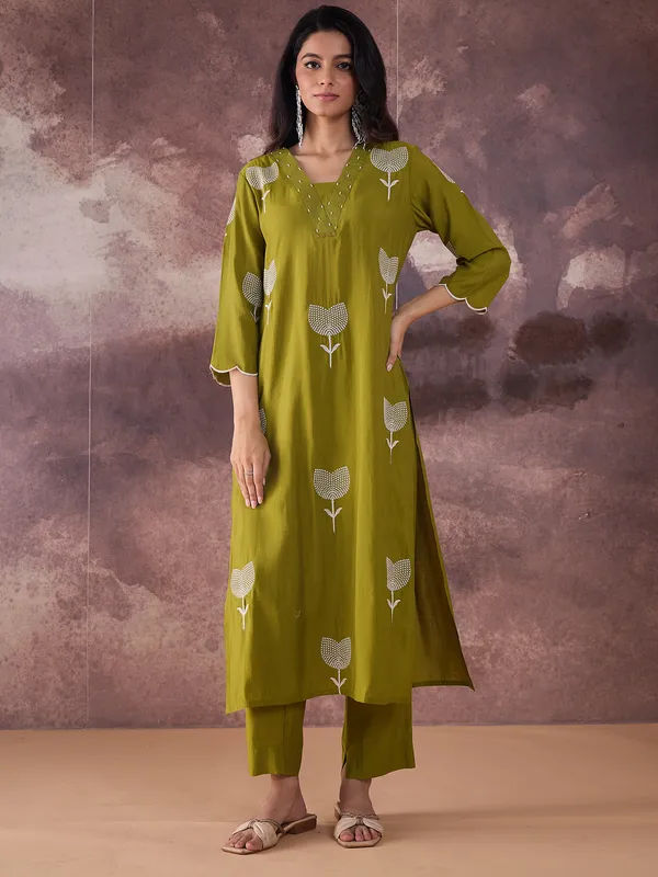 Green_Embroidered_Silk_Kurta_Trouser_Set