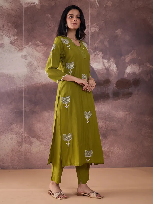 Green_Embroidered_Silk_Kurta_Trouser_Set